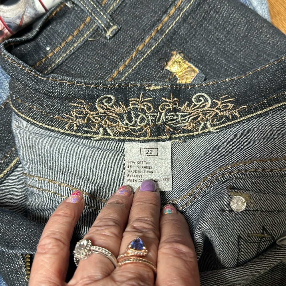 Jeans - Picture 2 of 4
